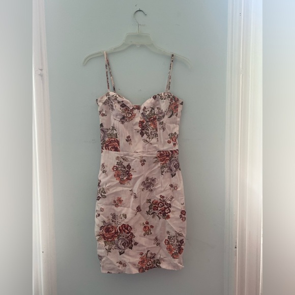 Red Sleeveless Bodycon Mini Dress with Sweetheart Neckline - Picture 1 of 3